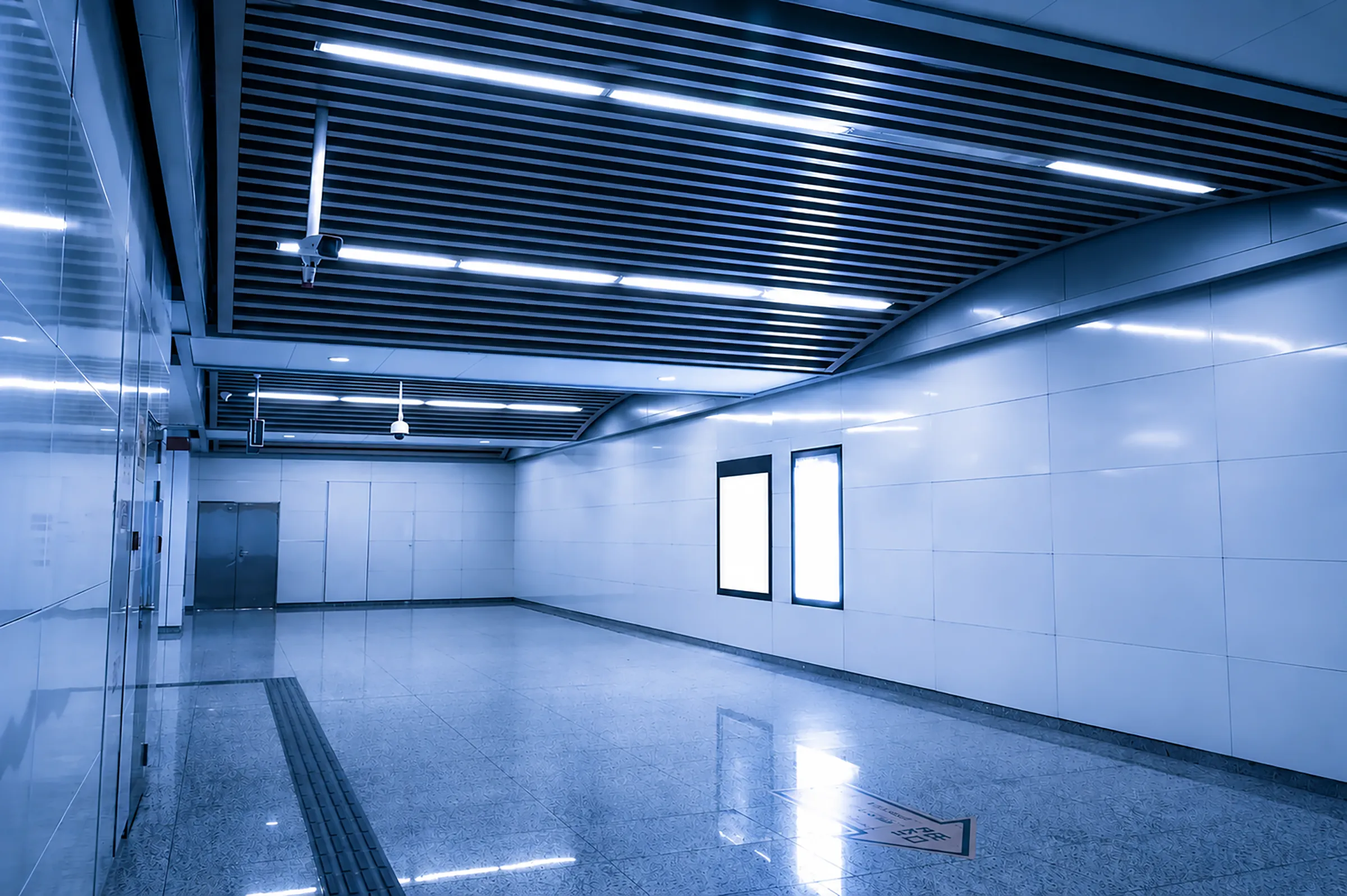 warehouse-worker-empty